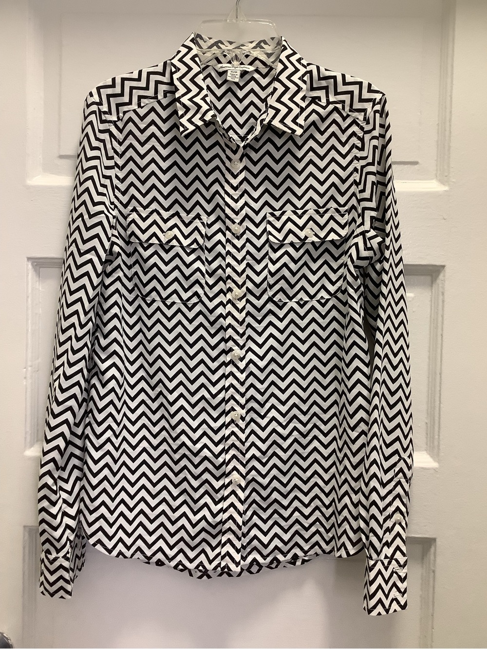 American Eagle Outfitters Black & White Chevron Button-Down Shirt - Picture 9 of 9